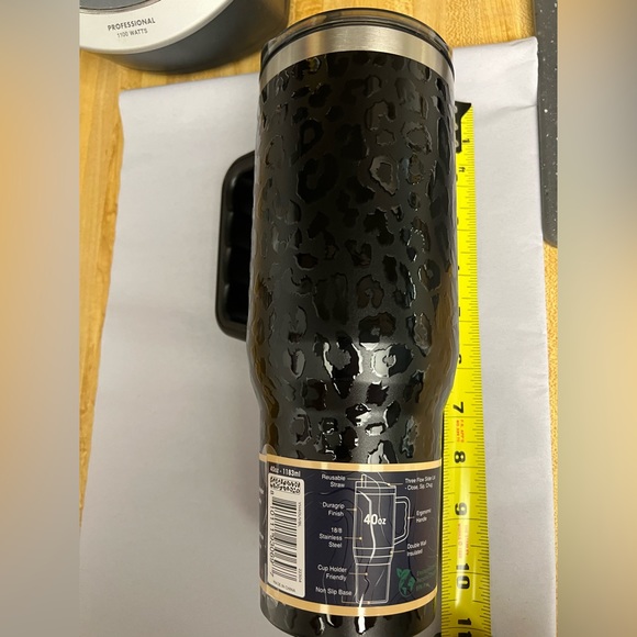 SOLD!!๐ฅ๐ฅ HARD TO FIND๐ฅ๐ฅ Yukon Fit Forty Leopard Print Tumbler with Straw - Picture 4 of 8